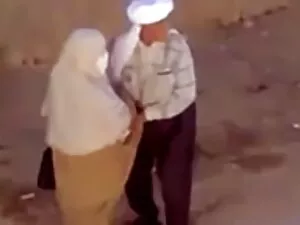 یک مرد اجاره یک اتاق ...