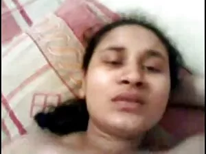 جوجه نشسته بر فیلم س ...