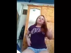 دو دختر با بدن های د ...